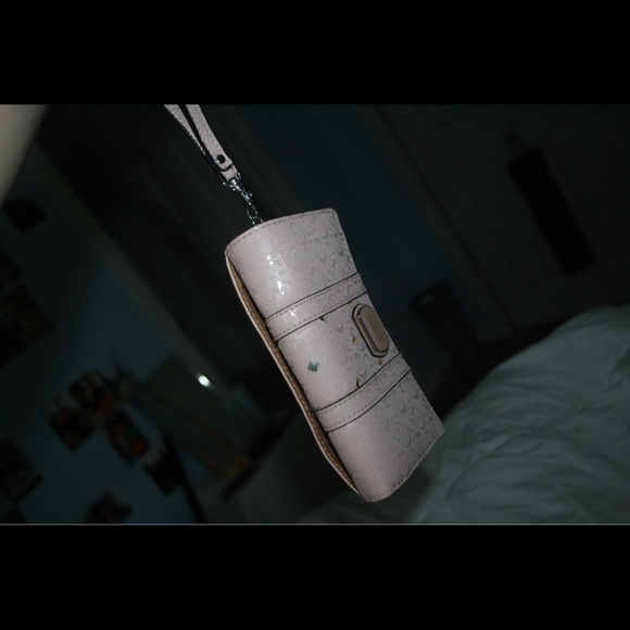 pale pink guess wallet - Picture 5 of 6